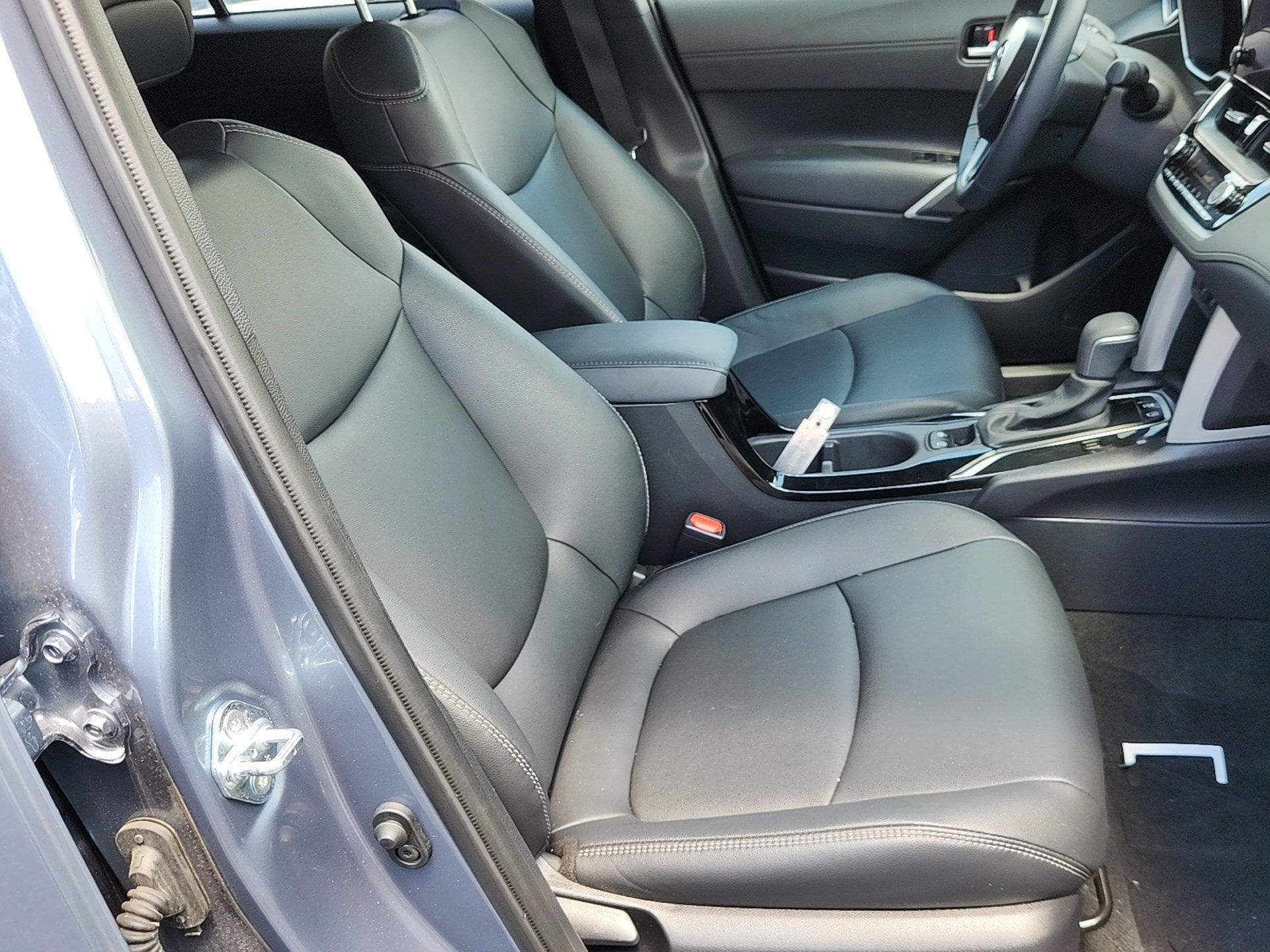 Certified 2025 Toyota Corolla Cross XLE FWD image 31