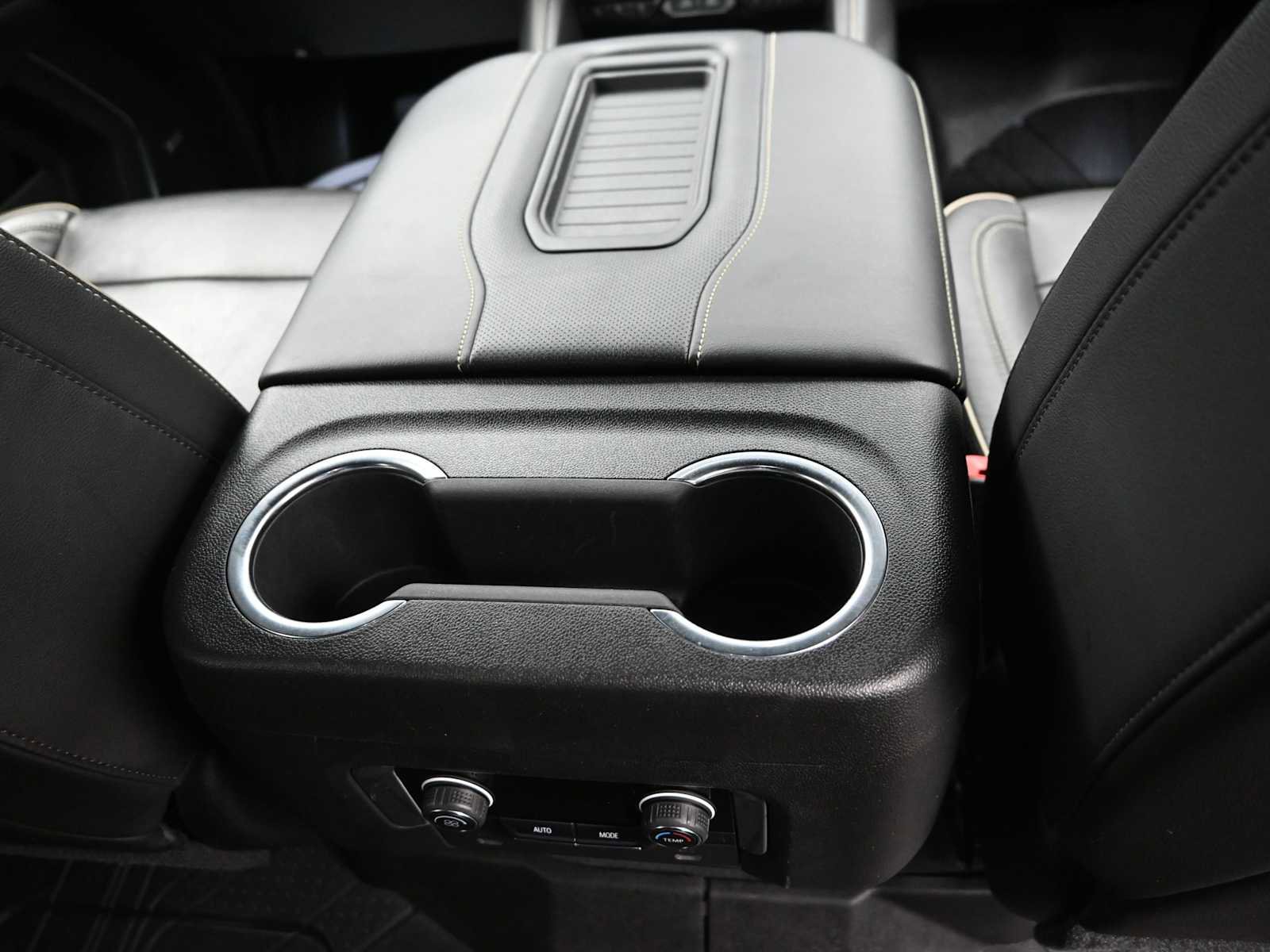 Used 2021 Chevrolet Tahoe Premier AWD/4WD image 39