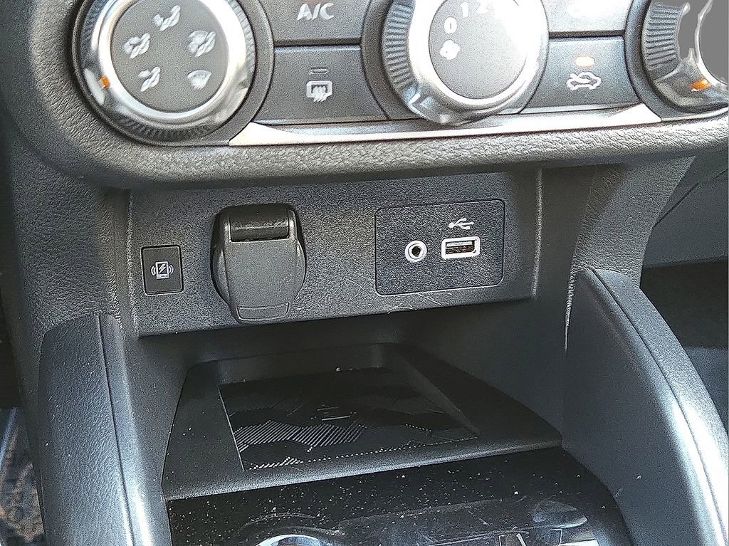 Used 2025 Nissan Versa SV image 28