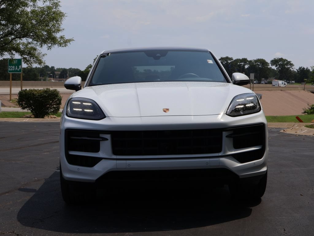 Used 2025 Porsche Cayenne Coupe AWD/4WD image 11