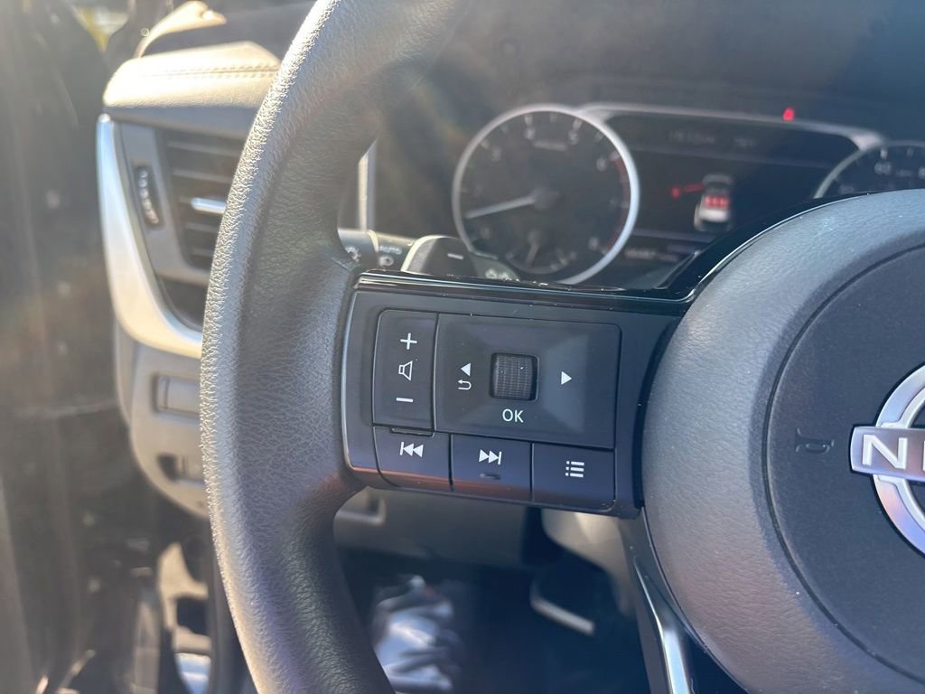 Used 2023 Nissan Rogue SV image 36