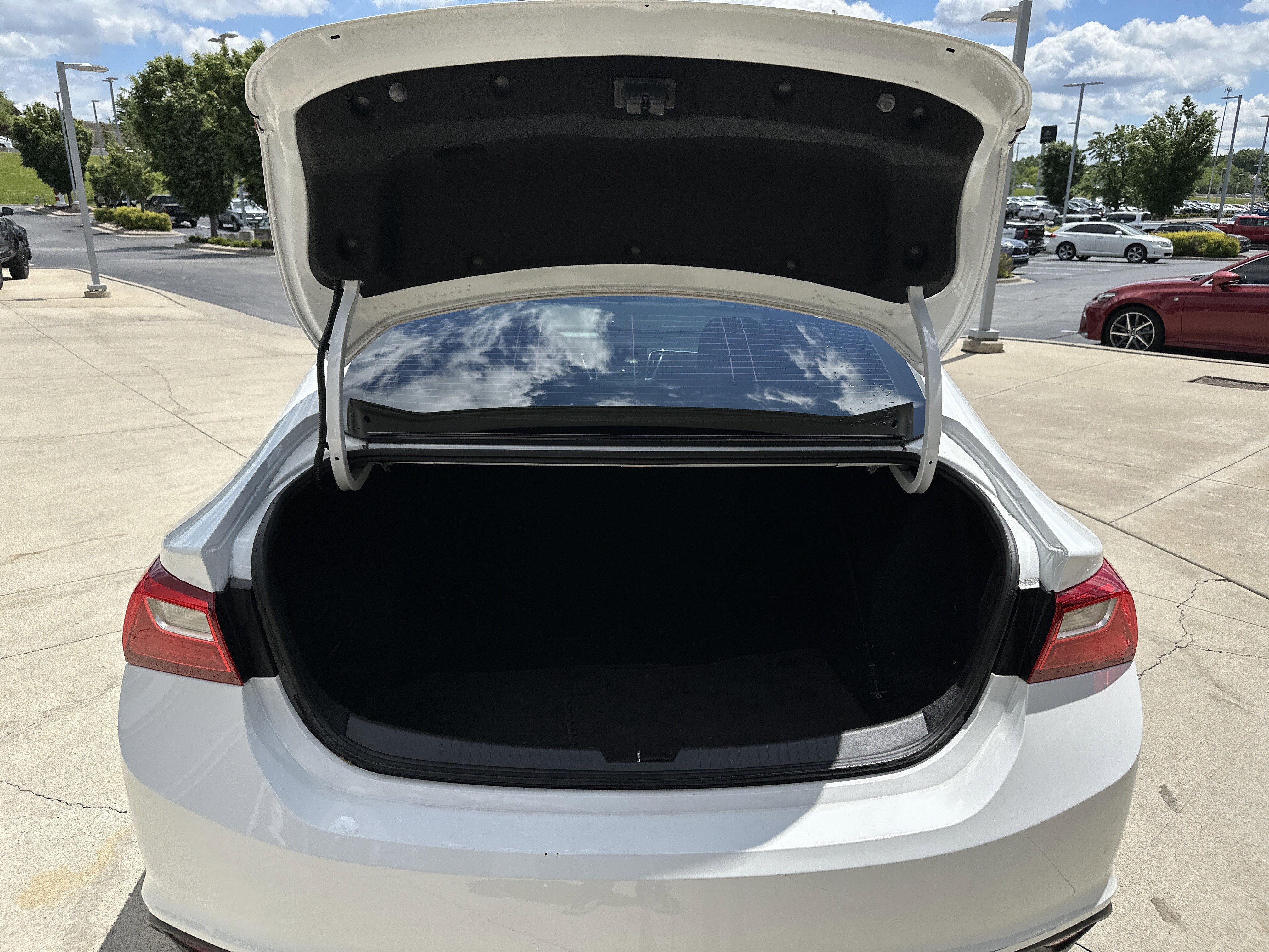 Used 2017 Chevrolet Malibu LT FWD image 12