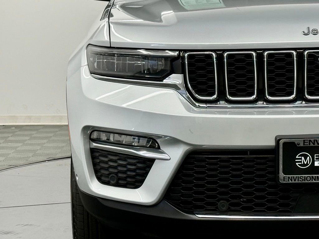 Used 2023 Jeep Grand Cherokee Limited w/ Luxury Tech Group II image 7