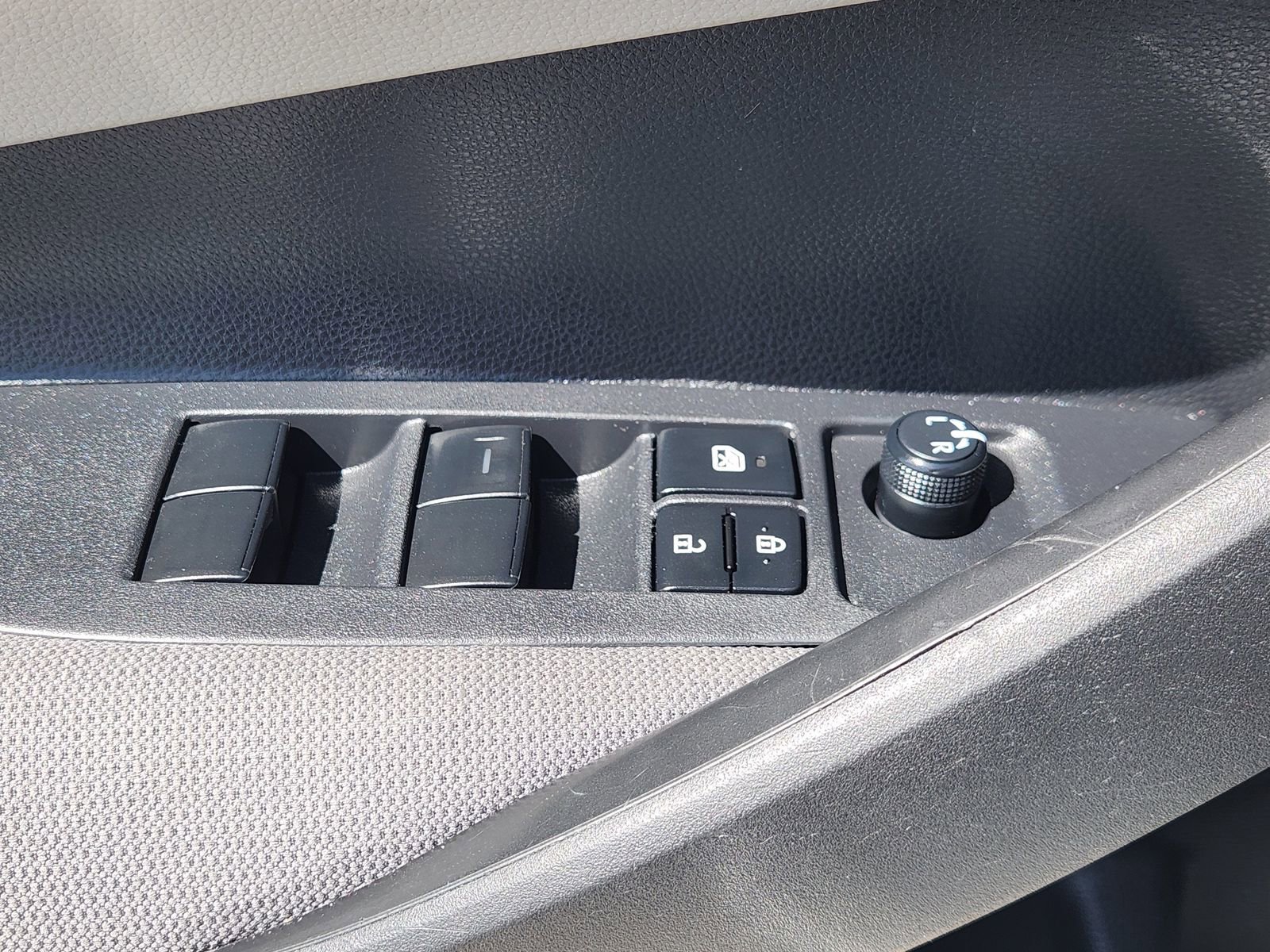 Used 2023 Toyota Corolla LE image 28