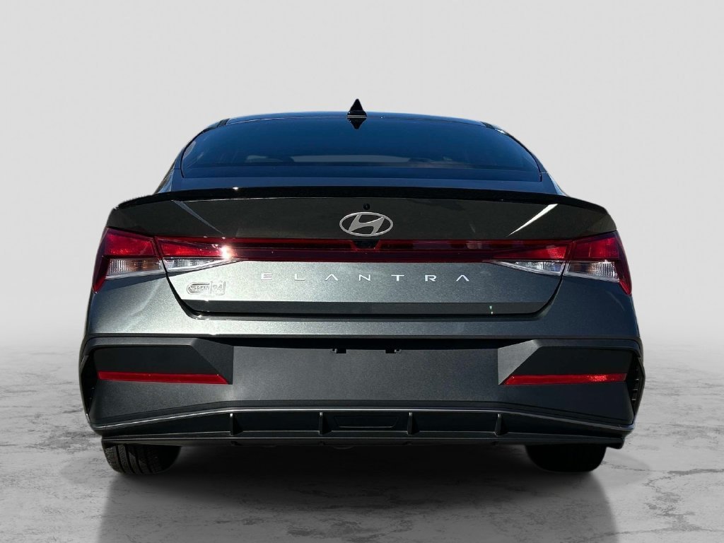 Used 2026 Hyundai Elantra Sport FWD image 4