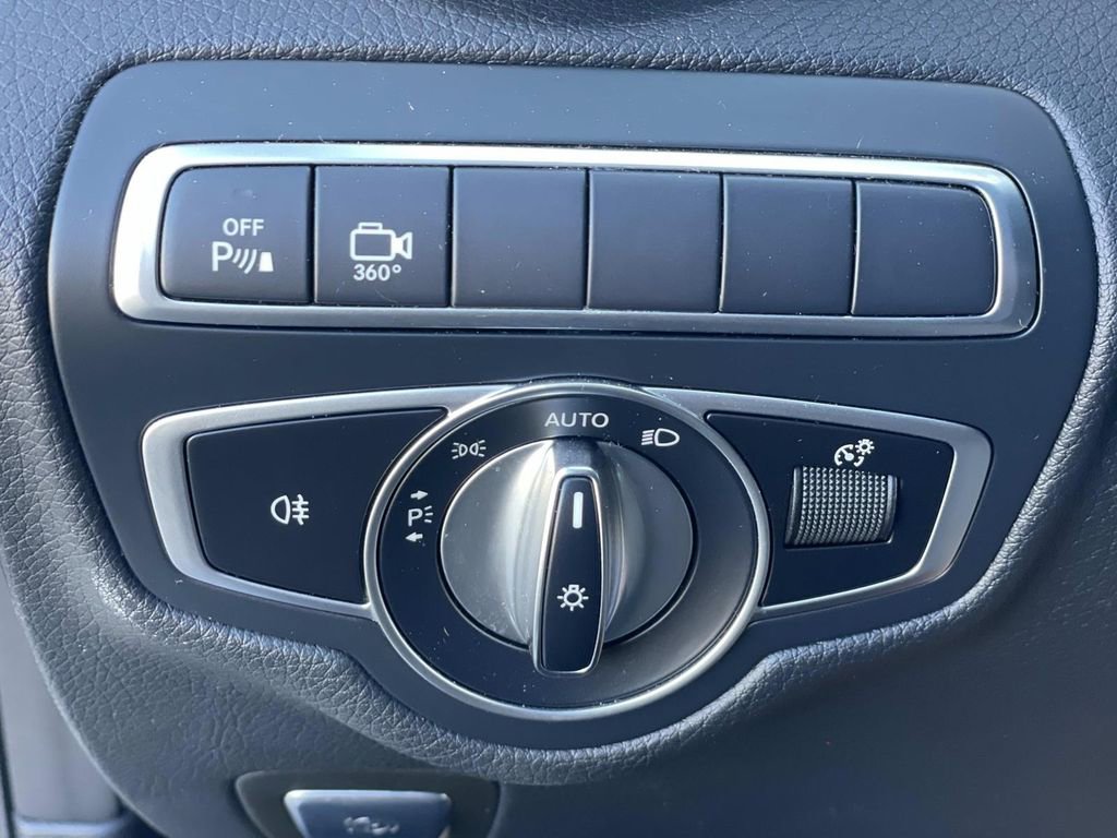 Used 2019 Mercedes-Benz GLC 350e 4MATIC image 17