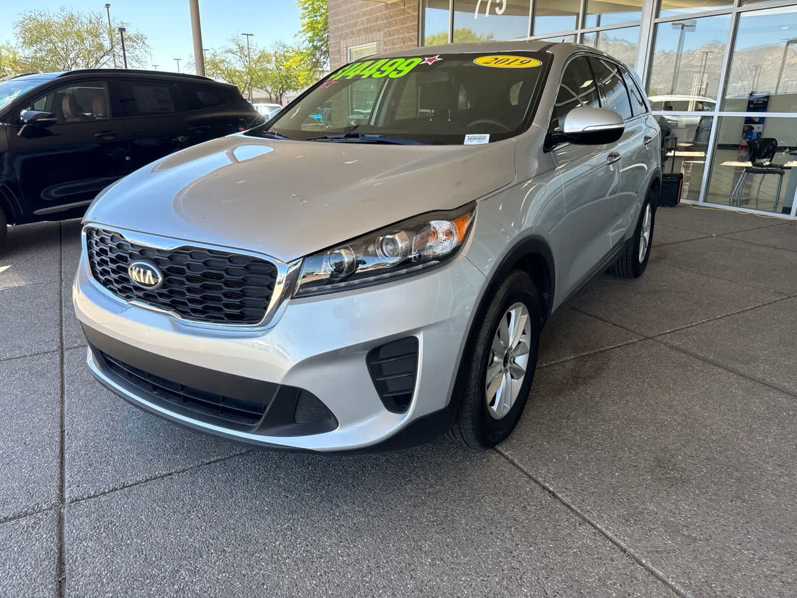 Used 2019 Kia Sorento FWD V6 image 1