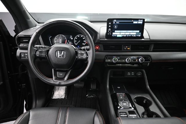 Certified 2025 Honda Pilot TrailSport image 11
