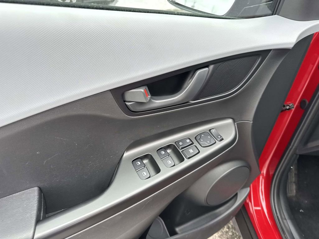 Used 2021 Hyundai Kona SEL image 12