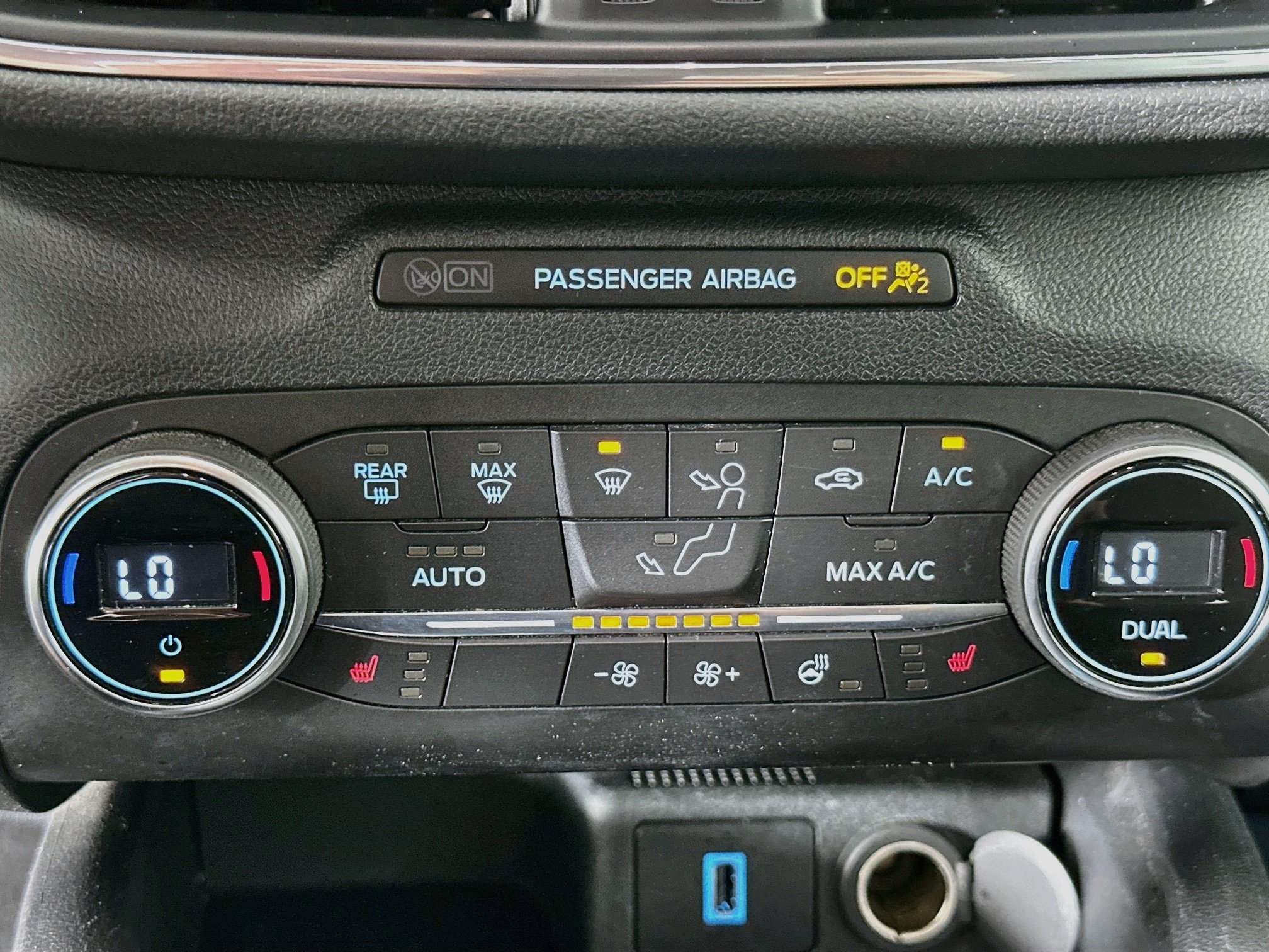 Used 2020 Ford Escape Titanium AWD/4WD image 24