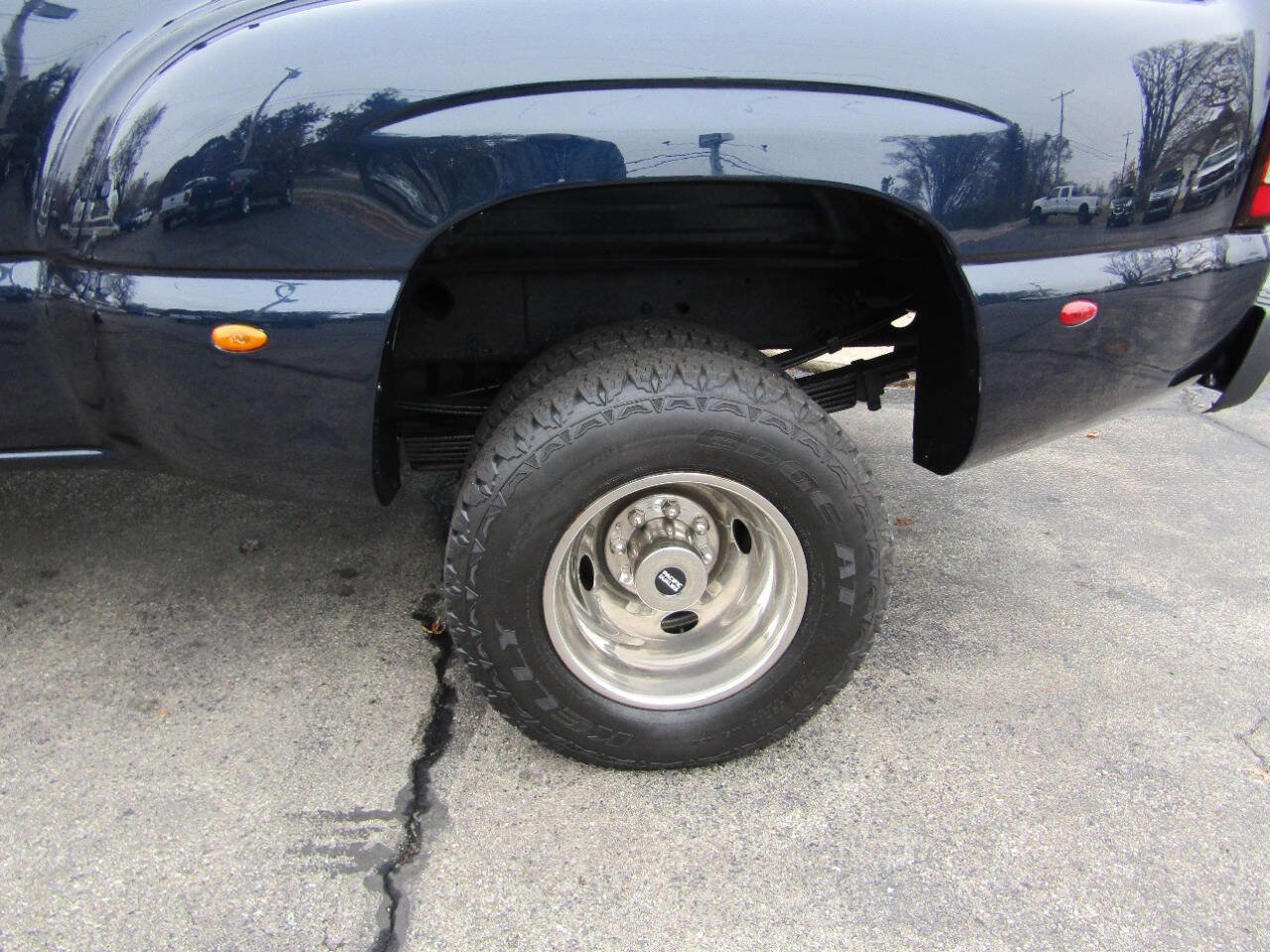 Used 2005 GMC Sierra 3500 SLT w/ Heavy-Duty Power Package image 3