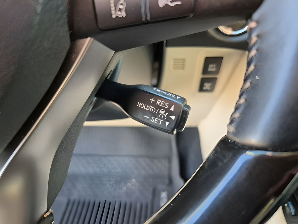 Used 2023 Lexus GX 460 Luxury w/ Sport Design Package AWD/4WD image 42