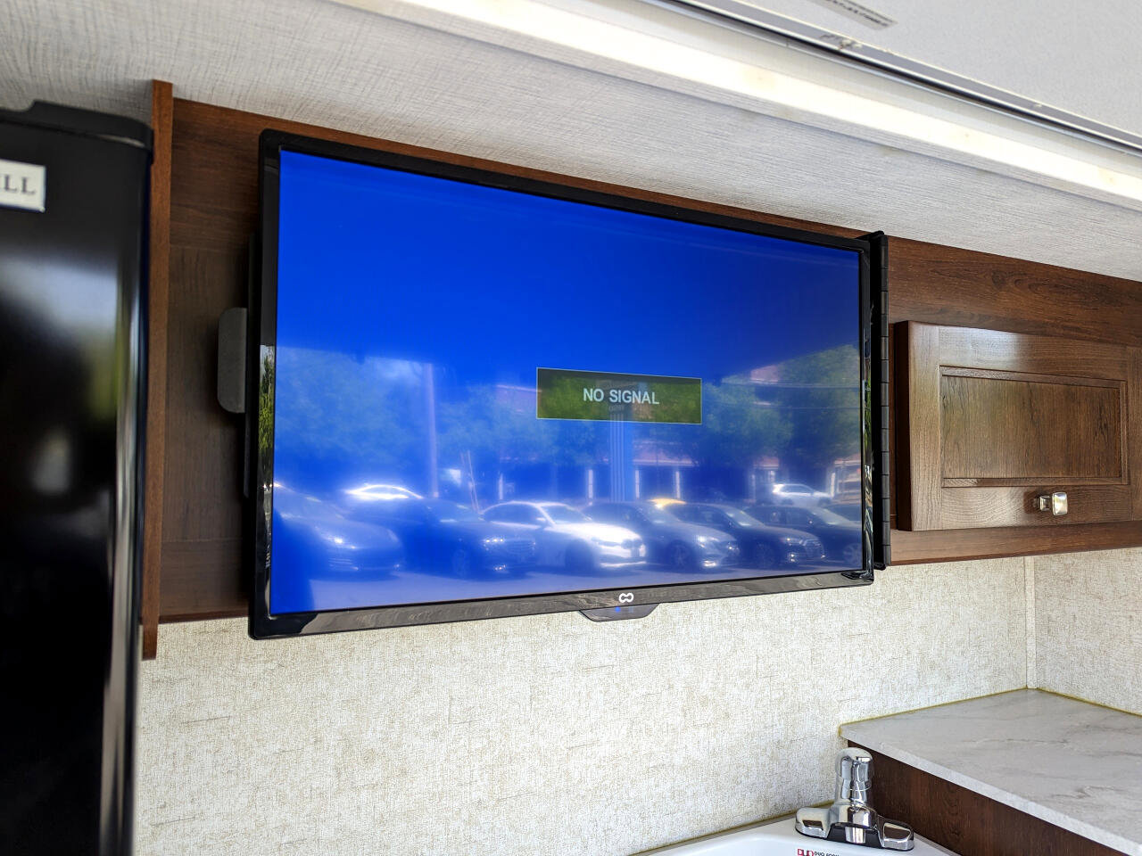 Used 2019 Chevrolet Express 4500 w/ RV Package RWD image 13