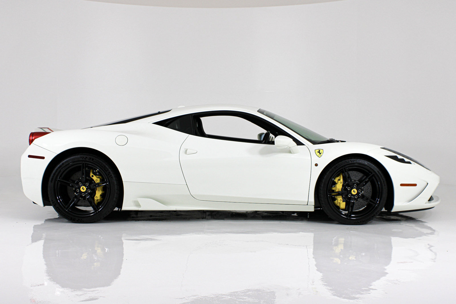 Used 2015 Ferrari 458 Speciale Coupe RWD image 10