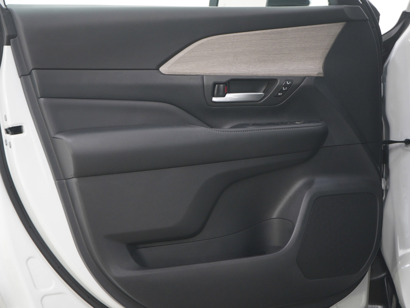 Used 2024 Toyota Grand Highlander Limited image 21