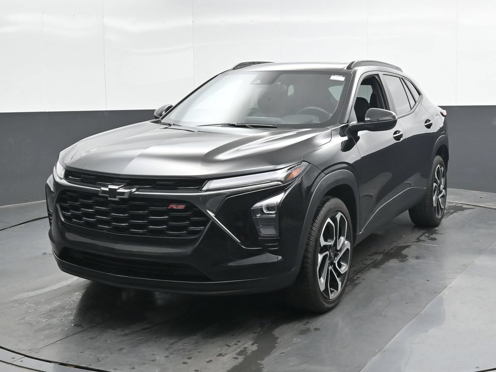 Used 2025 Chevrolet Trax RS w/ Sunroof Package FWD image 8