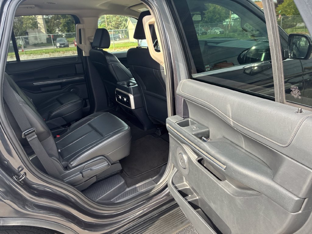 Used 2024 Ford Expedition XLT AWD/4WD image 36