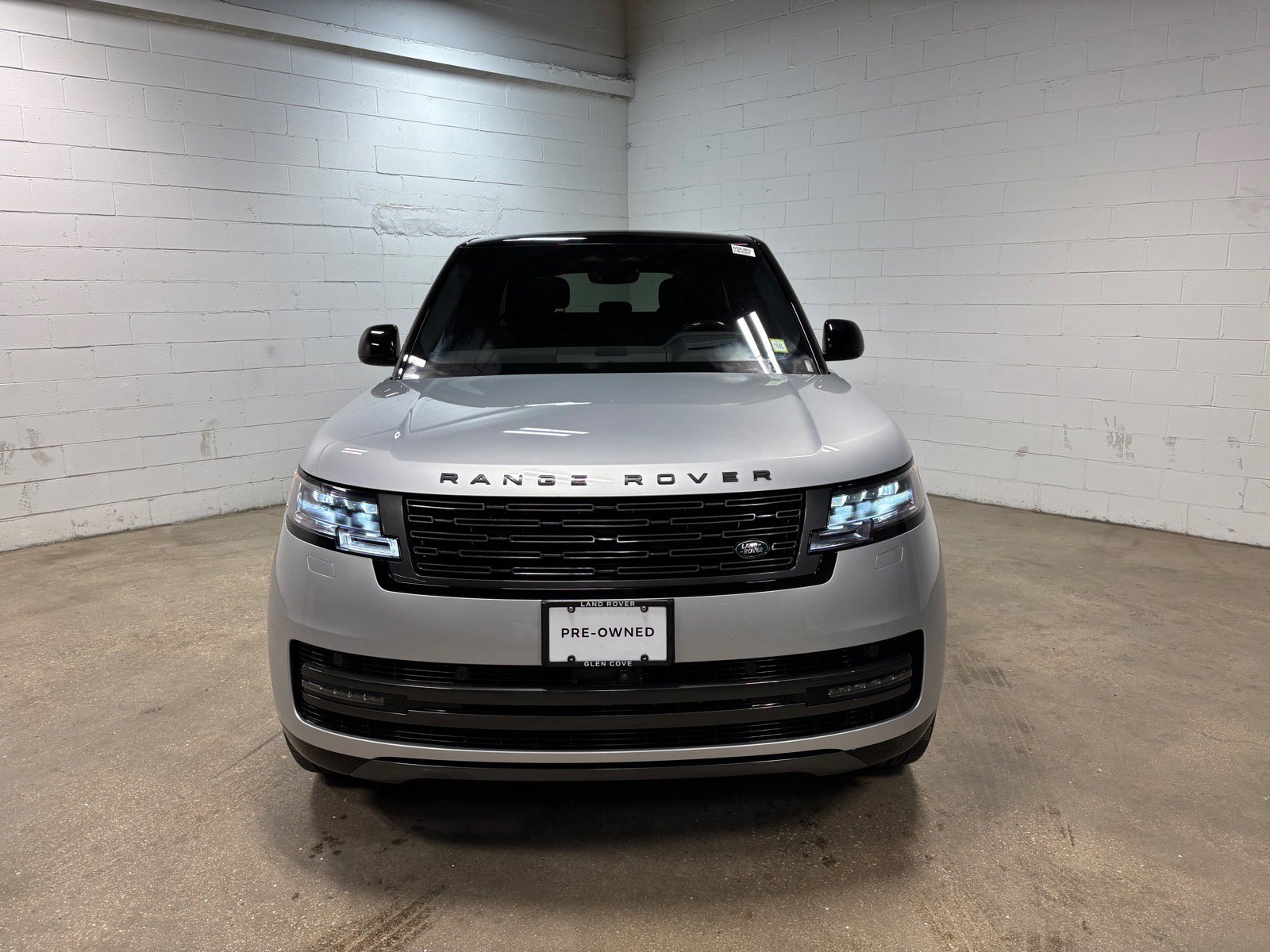Used 2025 Land Rover Range Rover SE AWD/4WD image 3