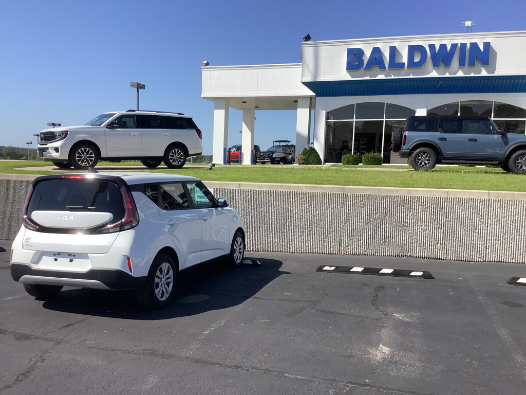 Used 2024 Kia Soul LX image 7
