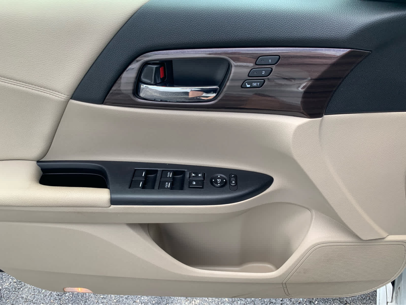 Used 2017 Honda Accord Touring image 13