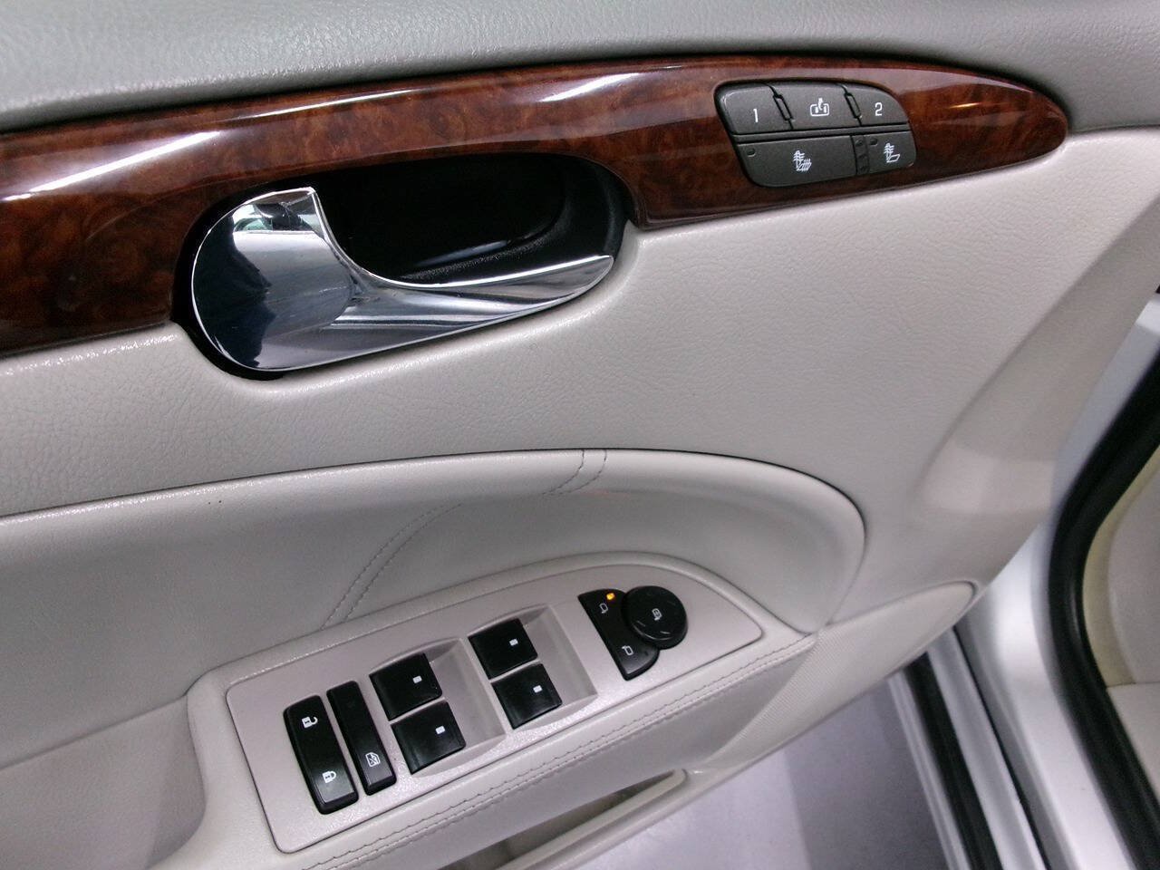 Used 2011 Buick Lucerne CXL FWD image 20