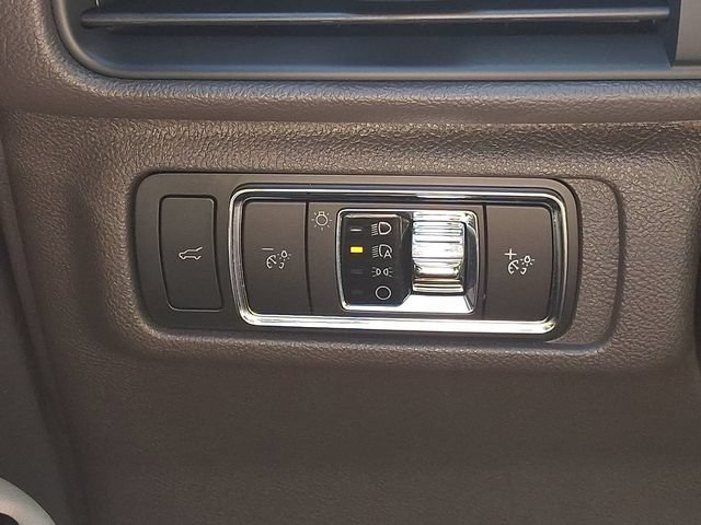 Used 2024 Lincoln Corsair FWD w/ Equipment Group 102A image 30
