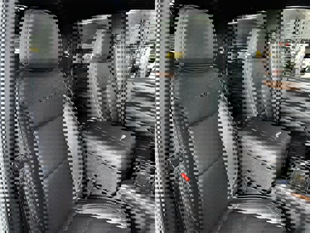 Used 2025 GMC Yukon Denali image 27