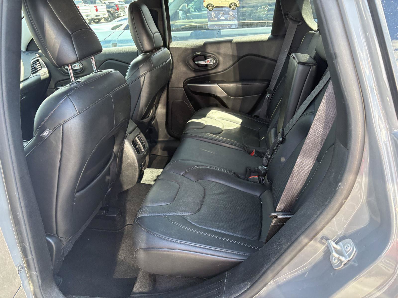 Used 2021 Jeep Cherokee Latitude Lux w/ Comfort/Convenience Group AWD/4WD image 15