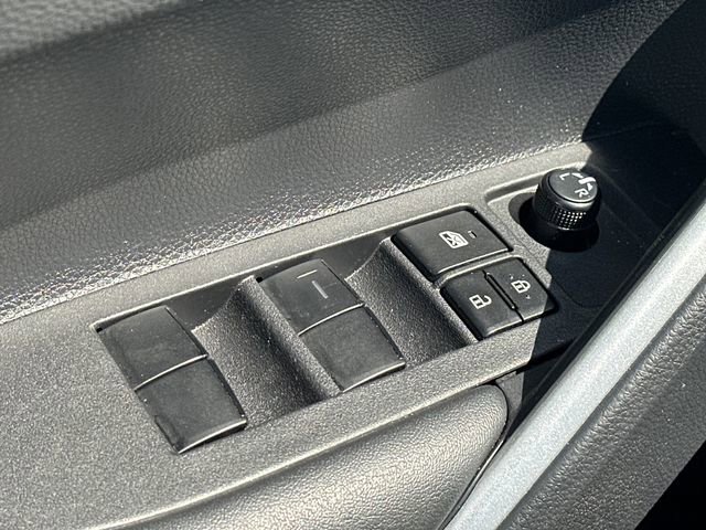 Used 2025 Toyota Corolla Cross XLE w/ Convenience Package image 15