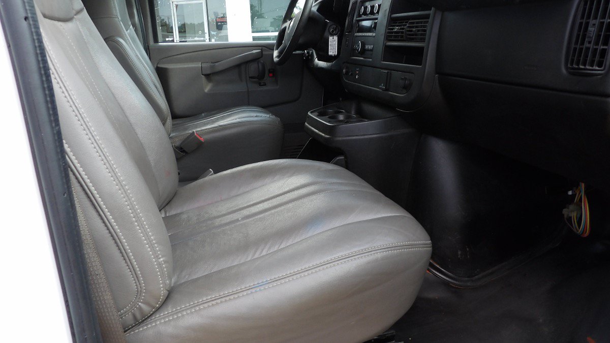 Used 2017 Chevrolet Express 2500 RWD image 22