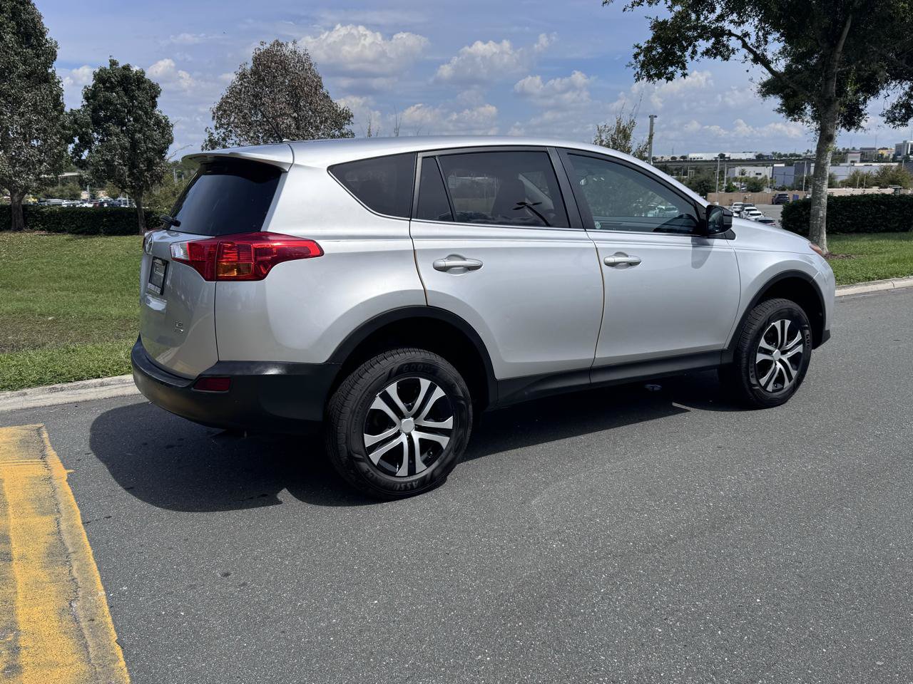 Used 2015 Toyota RAV4 LE AWD/4WD image 33