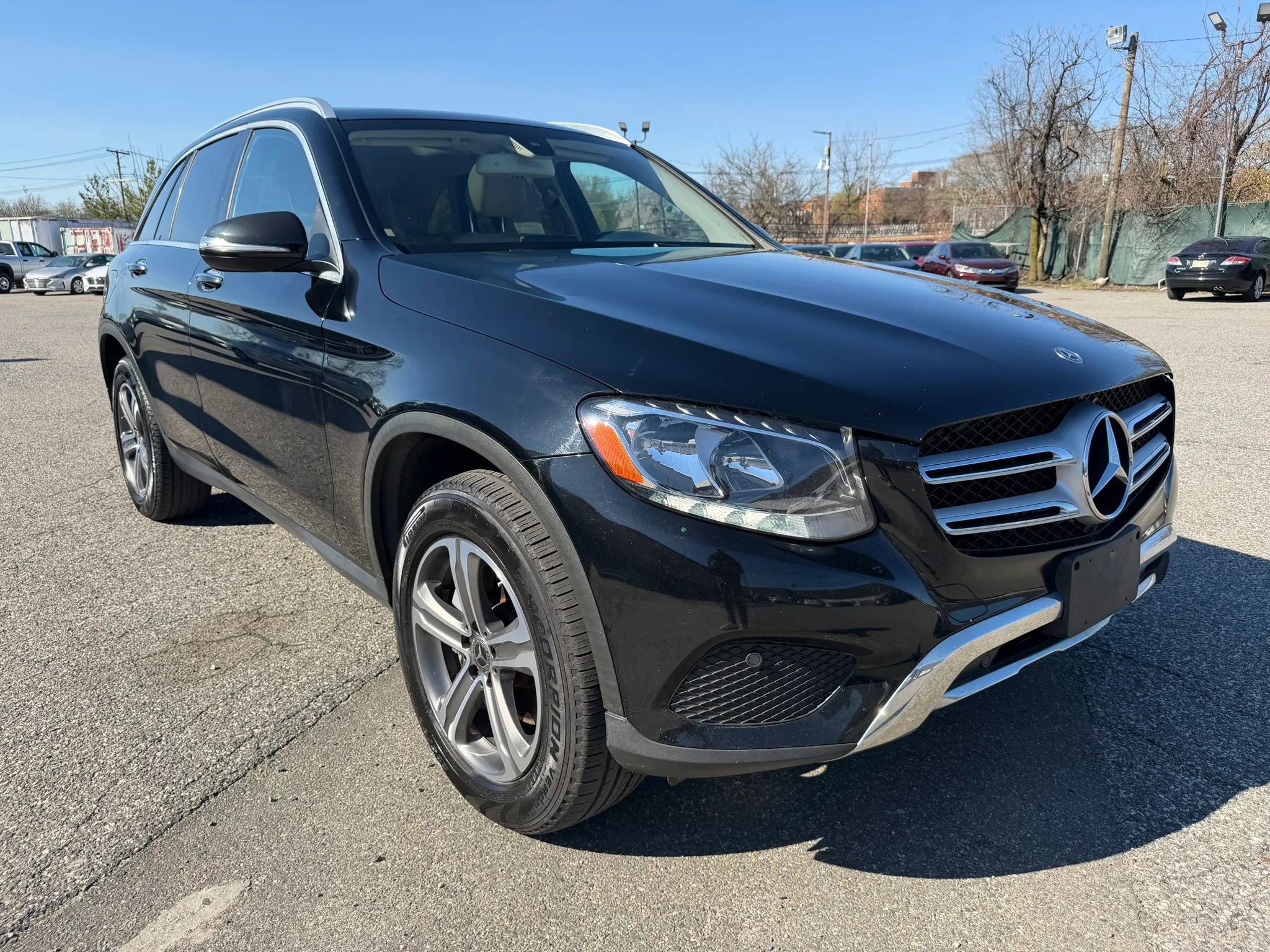 Used 2019 Mercedes-Benz GLC 300 4MATIC w/ Premium Package image 3