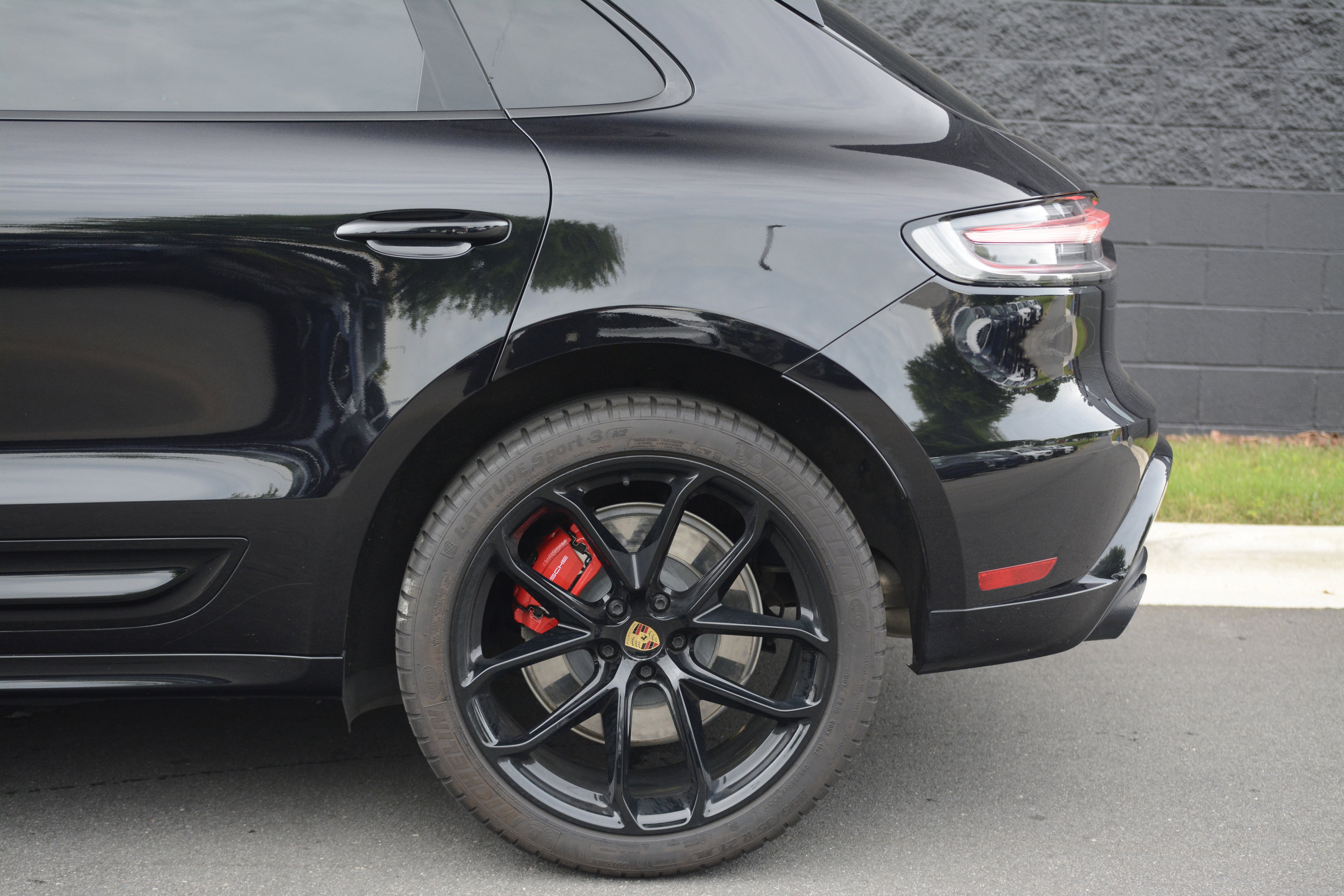 Certified 2023 Porsche Macan GTS AWD/4WD image 39