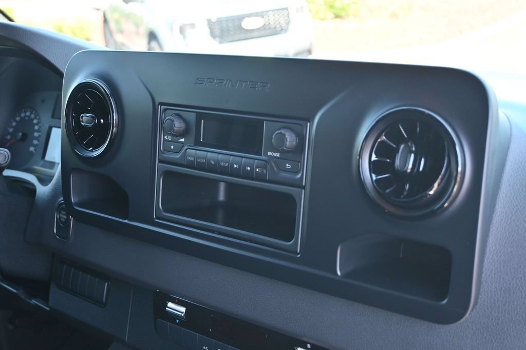 Used 2019 Mercedes-Benz Sprinter 144 image 34