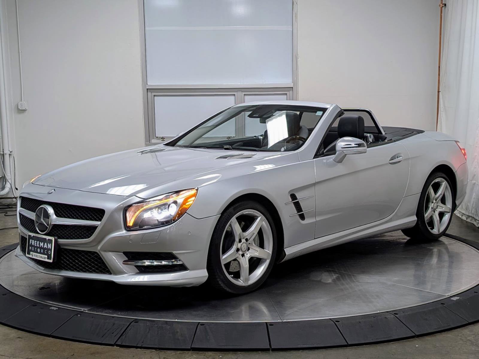 Used 2013 Mercedes-Benz SL 550 w/ Premium Pkg image 4