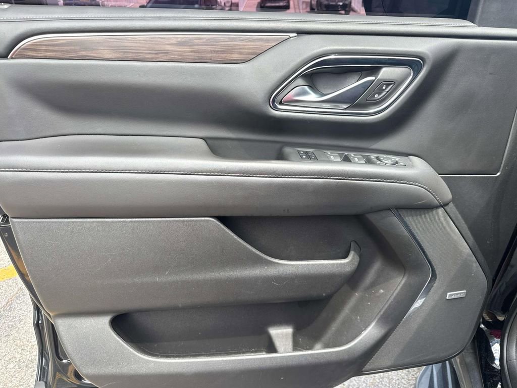 Used 2022 Chevrolet Tahoe LT w/ Luxury Package AWD/4WD image 20