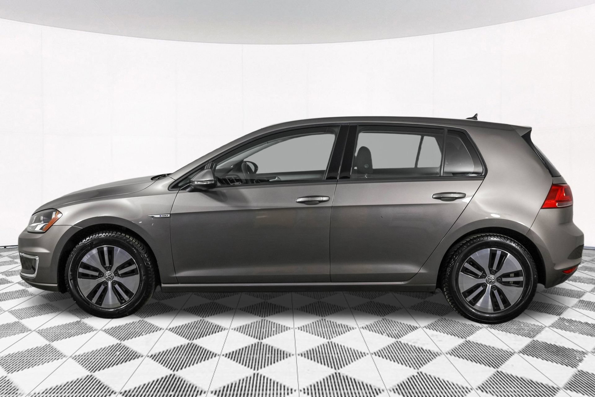 Used 2016 Volkswagen e-Golf SE w/ DC Fast Charging Package FWD image 20