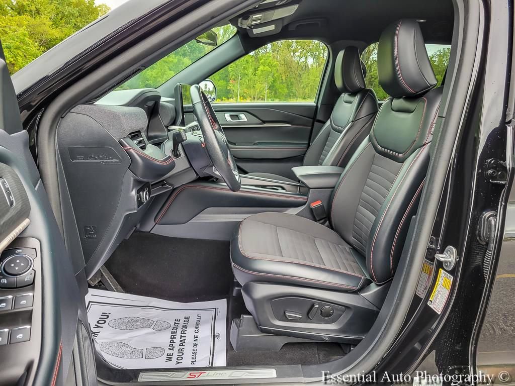 Used 2025 Ford Explorer ST-Line w/ ST-Line Street Pack AWD/4WD image 8