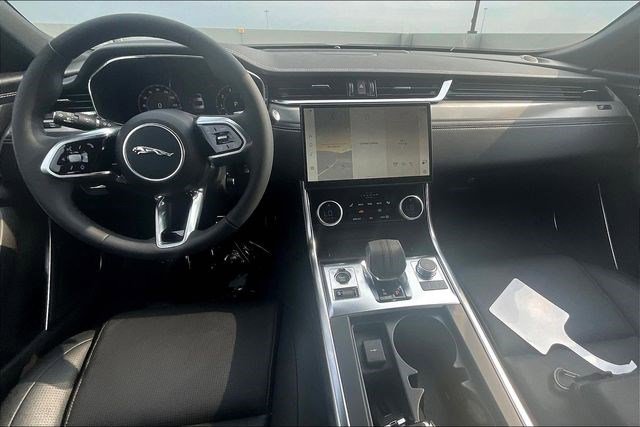 New 2024 Jaguar XF R-Dynamic SE image 5