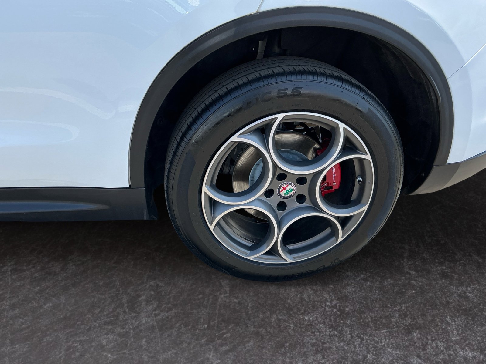 Used 2018 Alfa Romeo Stelvio AWD image 9