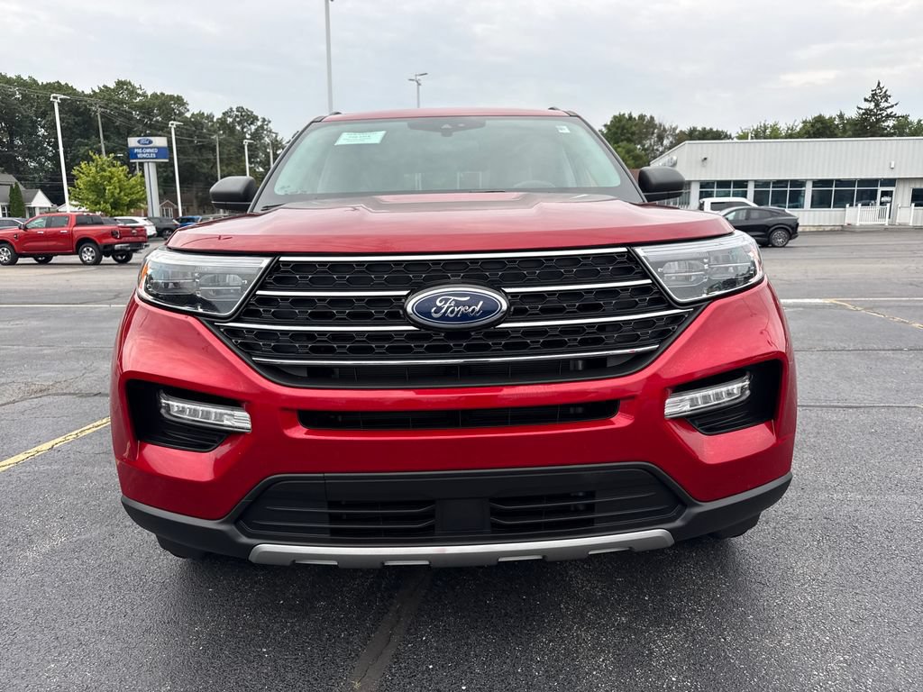 Used 2024 Ford Explorer XLT w/ Equipment Group 202A AWD/4WD video 3