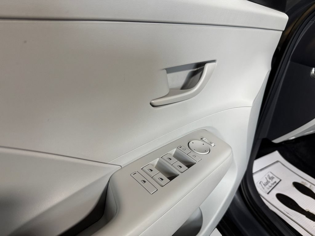 Used 2024 Hyundai Kona SEL AWD/4WD image 14