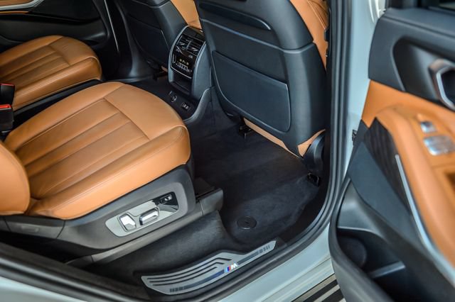 Used 2022 BMW X7 xDrive40i w/ M Sport Package AWD/4WD image 46