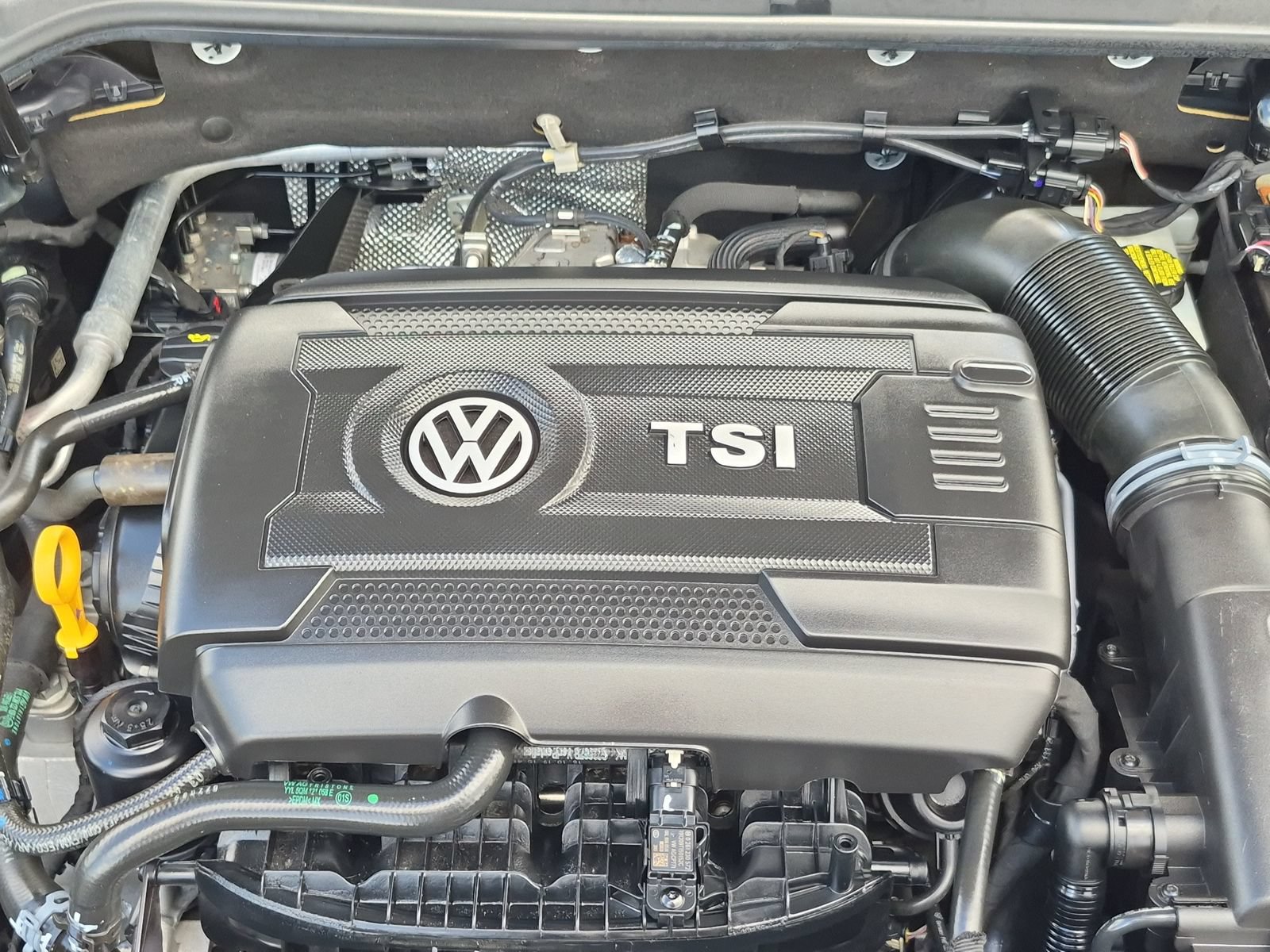 Used 2020 Volkswagen GTI SE FWD image 22