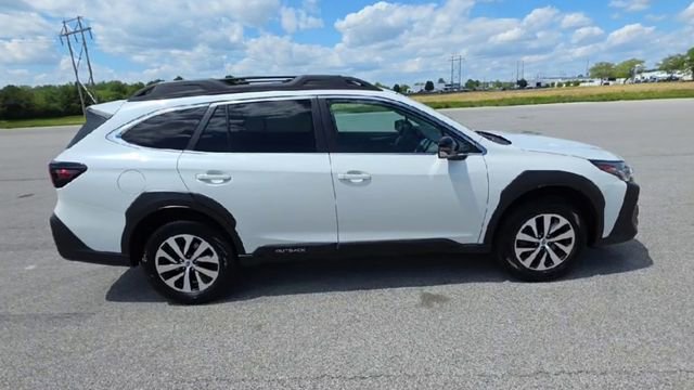 Used 2023 Subaru Outback Premium AWD/4WD image 2