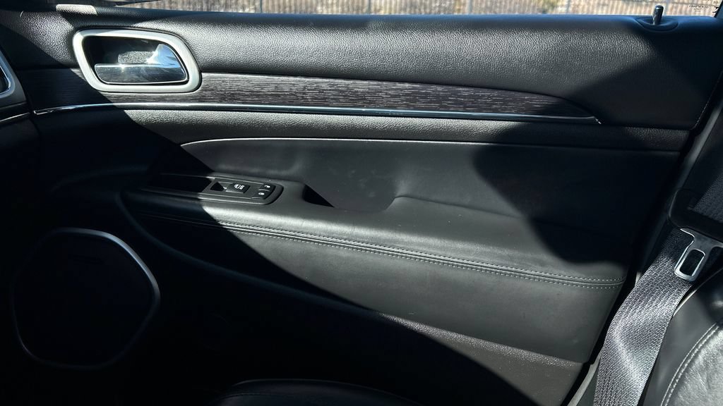 Used 2018 Jeep Grand Cherokee Summit AWD/4WD image 25