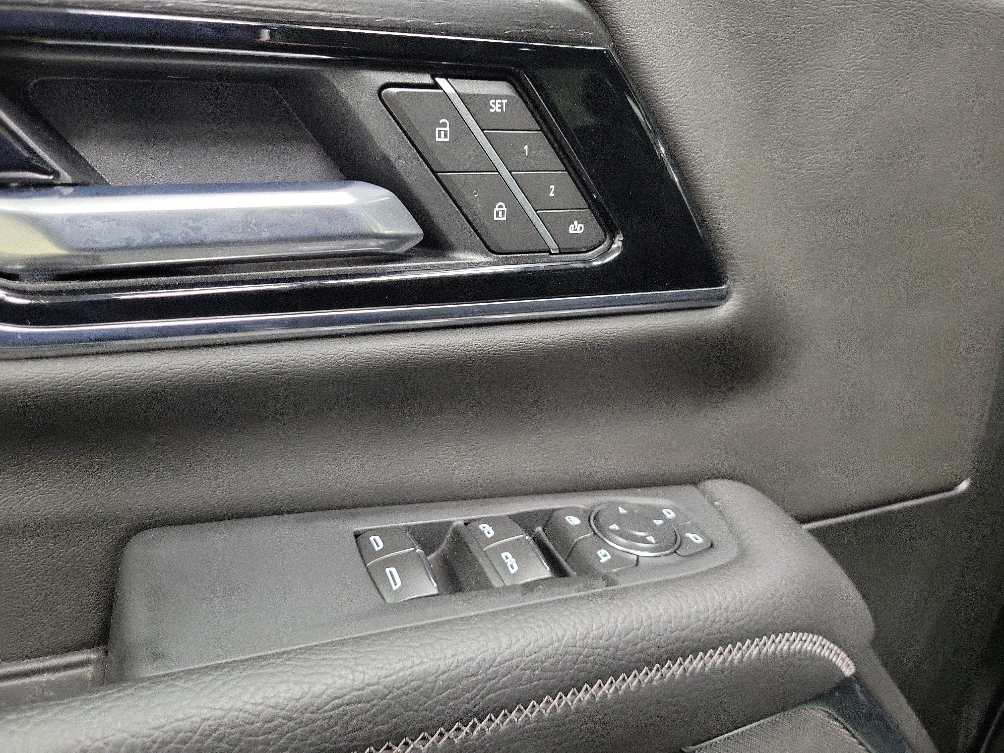 Used 2026 GMC Yukon Denali w/ Sun & Power Step Package AWD/4WD image 22