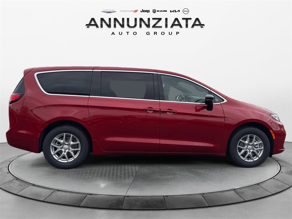 New 2026 Chrysler Pacifica Select image 6