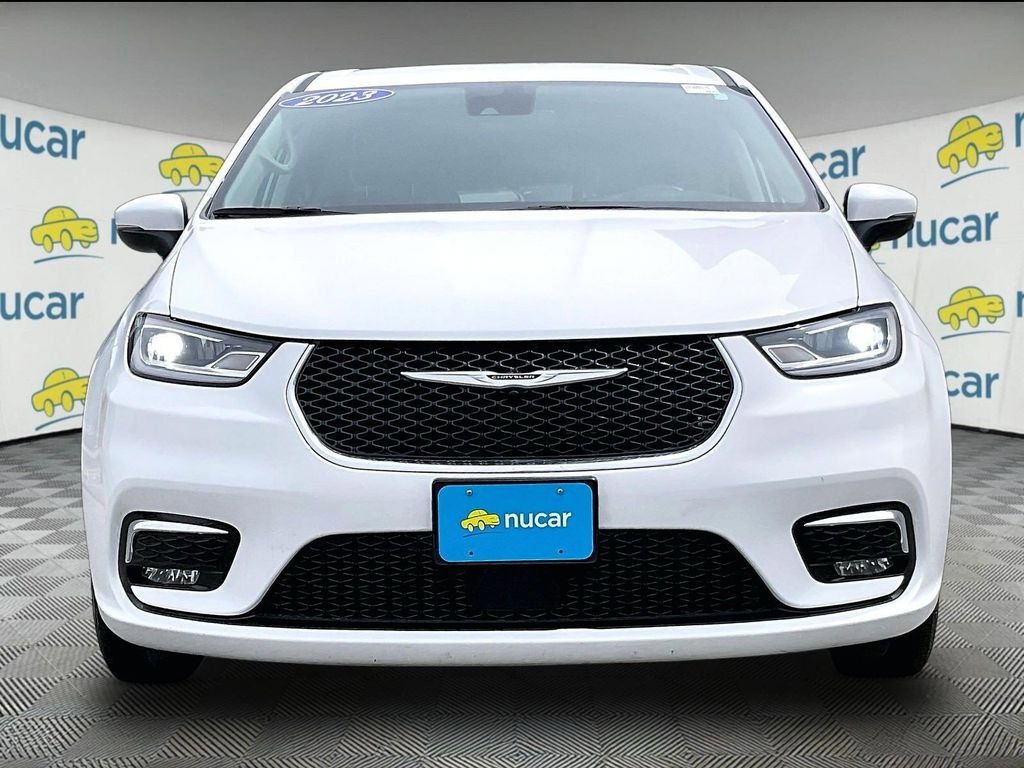 Used 2023 Chrysler Pacifica Touring-L FWD image 2