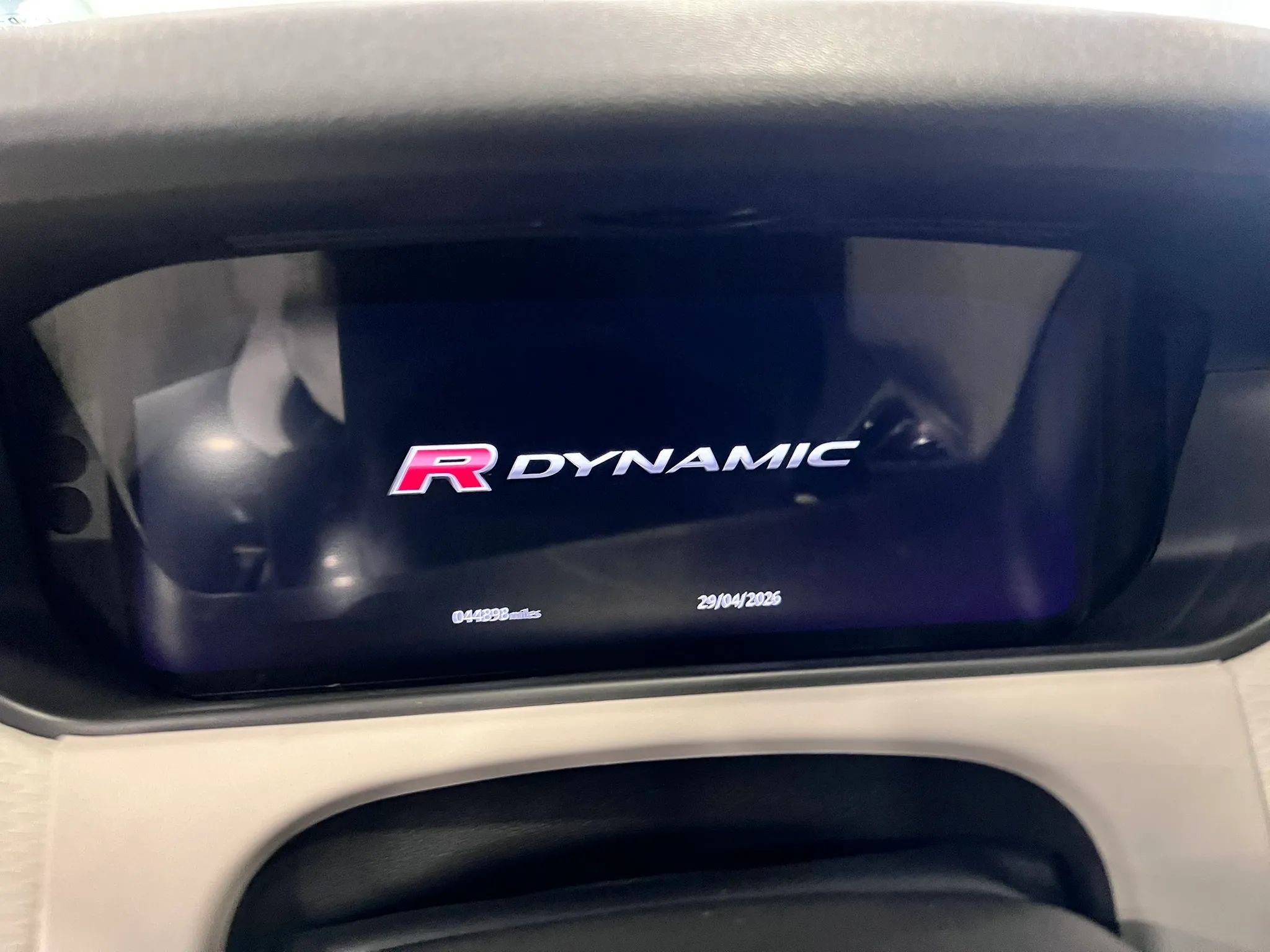 Used 2019 Land Rover Range Rover Velar R-Dynamic SE AWD/4WD image 18